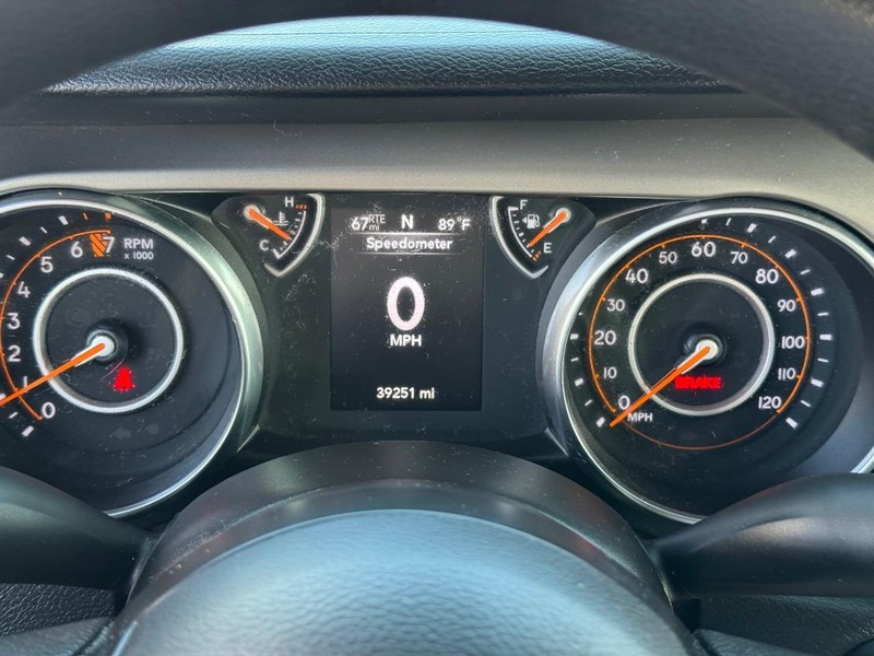 Jeep Wrangler Vehicle Full-screen Gallery Image 19