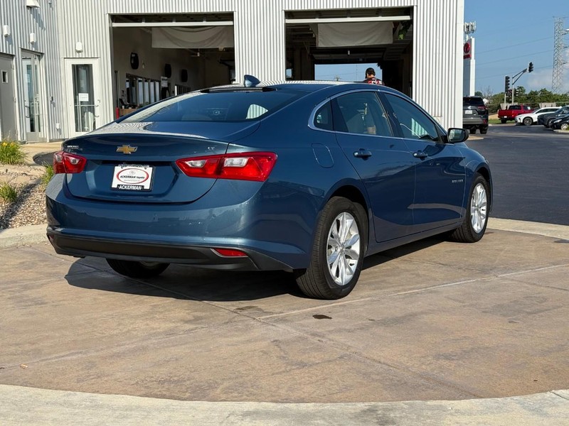 Chevrolet Malibu Vehicle Full-screen Gallery Image 03