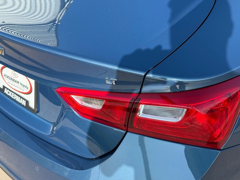 Chevrolet Malibu Vehicle Full-screen Gallery Image 04