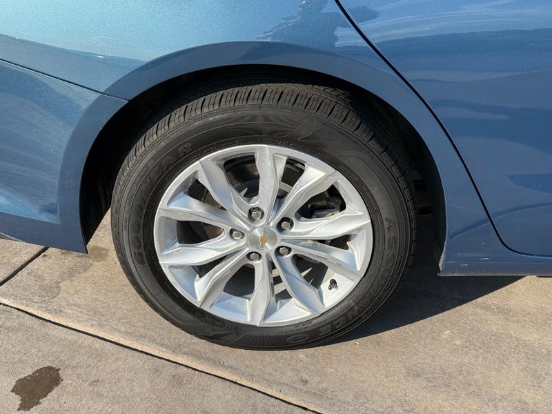 Chevrolet Malibu Vehicle Full-screen Gallery Image 05