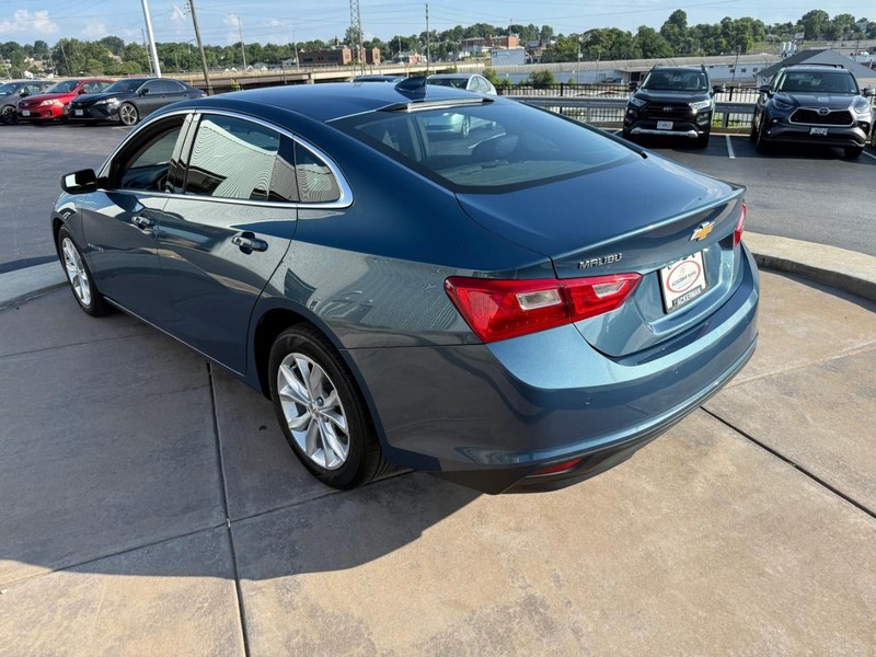 Chevrolet Malibu Vehicle Full-screen Gallery Image 06