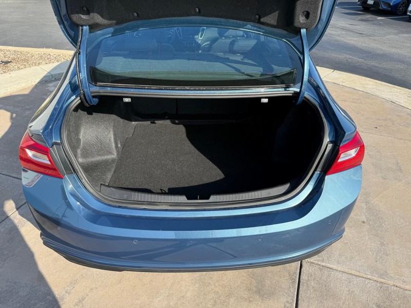 Chevrolet Malibu Vehicle Full-screen Gallery Image 08