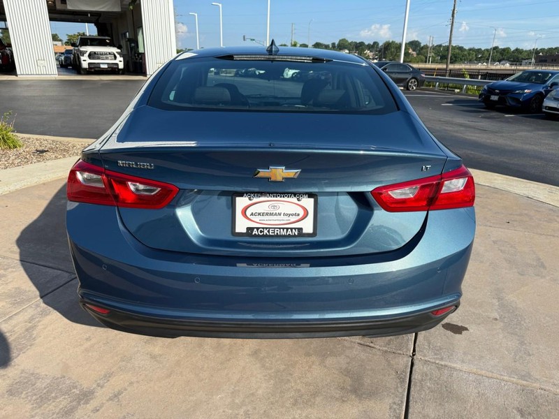 Chevrolet Malibu Vehicle Full-screen Gallery Image 09
