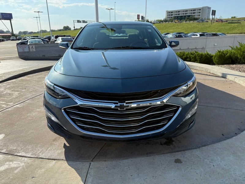 Chevrolet Malibu Vehicle Full-screen Gallery Image 11