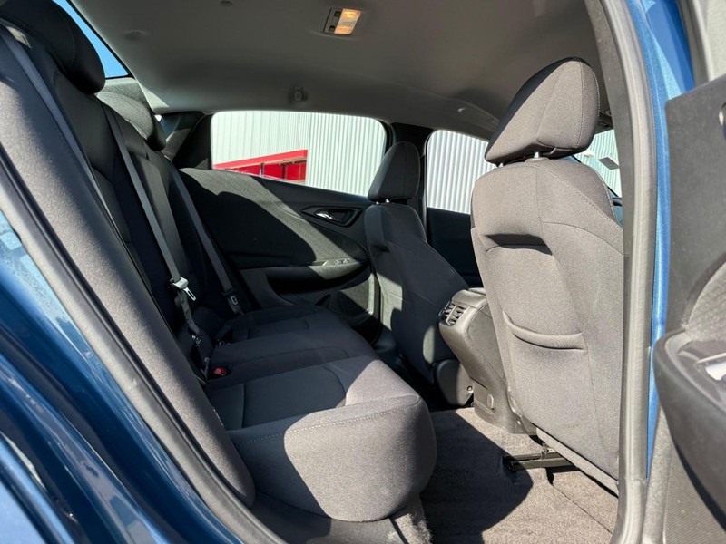 Chevrolet Malibu Vehicle Full-screen Gallery Image 12