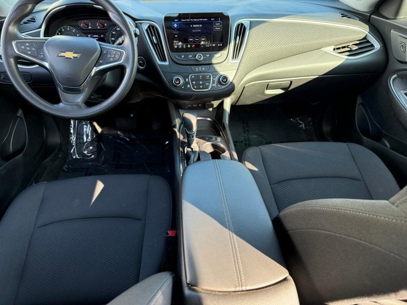 Chevrolet Malibu Vehicle Full-screen Gallery Image 13