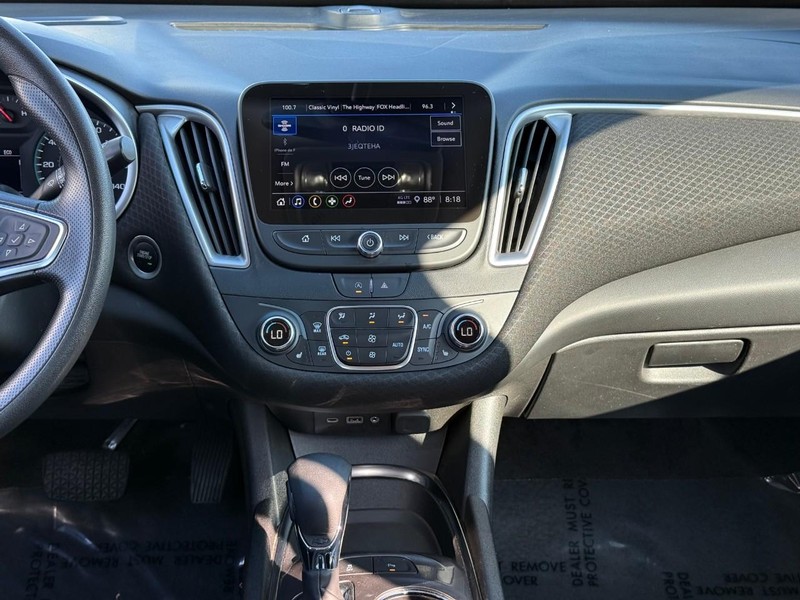 Chevrolet Malibu Vehicle Full-screen Gallery Image 15