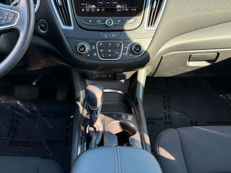 Chevrolet Malibu Vehicle Full-screen Gallery Image 16