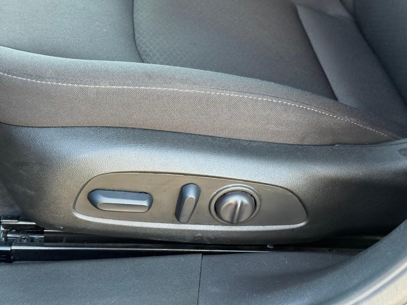 Chevrolet Malibu Vehicle Full-screen Gallery Image 19