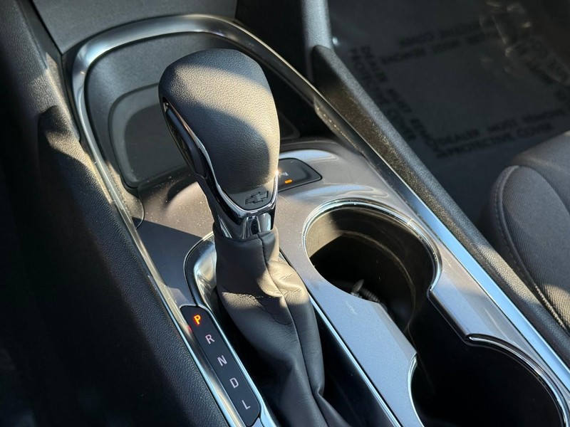 Chevrolet Malibu Vehicle Full-screen Gallery Image 23