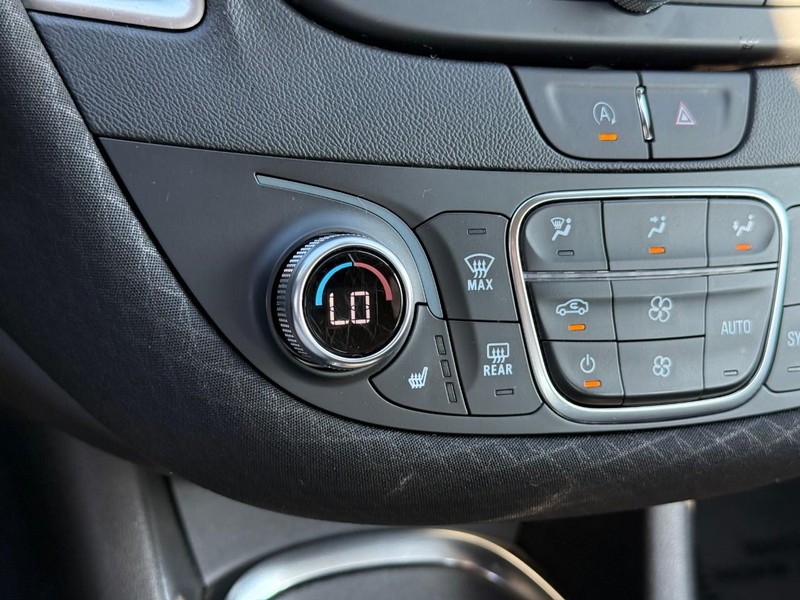 Chevrolet Malibu Vehicle Full-screen Gallery Image 24