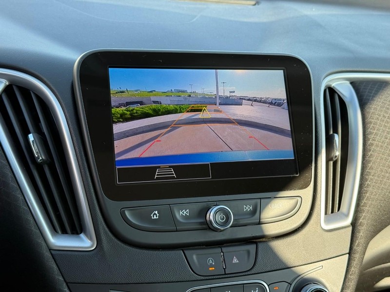 Chevrolet Malibu Vehicle Full-screen Gallery Image 25