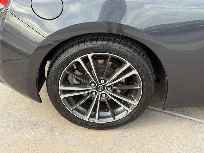 Scion FR-S Vehicle Full-screen Gallery Image 04