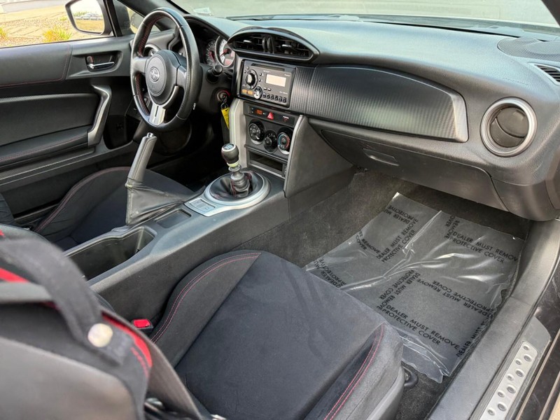 Scion FR-S Vehicle Full-screen Gallery Image 10