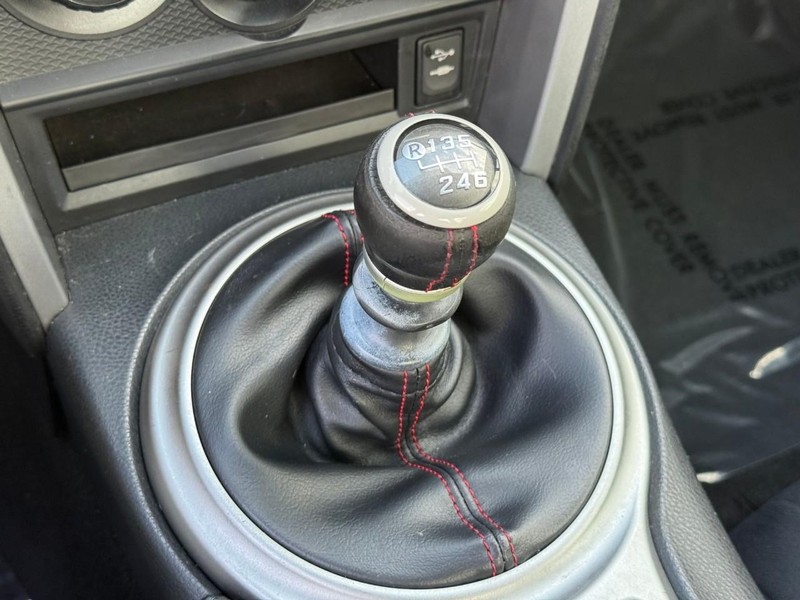 Scion FR-S Vehicle Full-screen Gallery Image 14