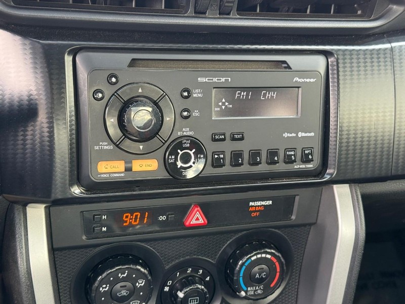 Scion FR-S Vehicle Full-screen Gallery Image 15