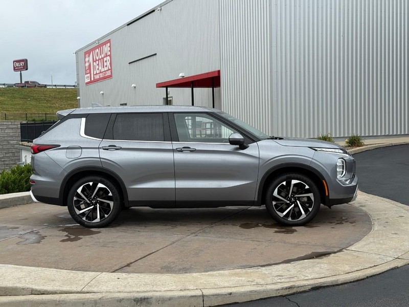 Mitsubishi Outlander Vehicle Full-screen Gallery Image 02