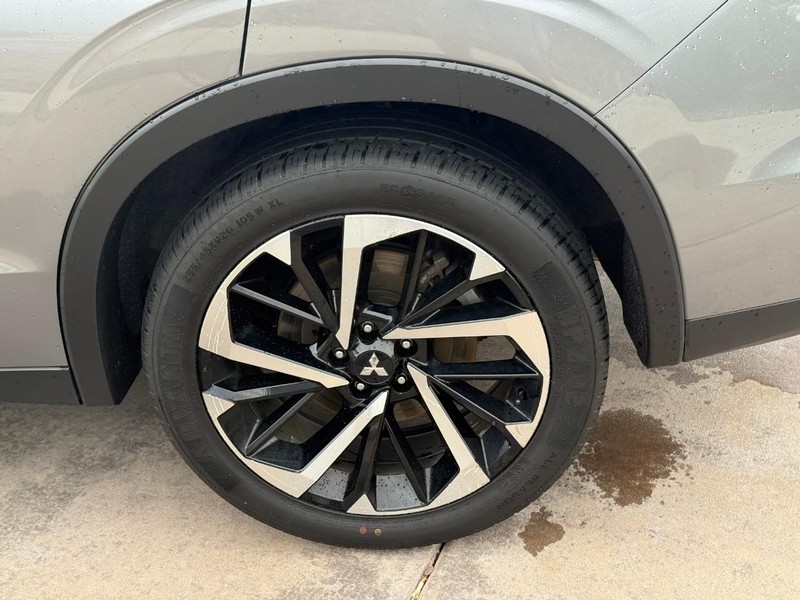 Mitsubishi Outlander Vehicle Full-screen Gallery Image 06