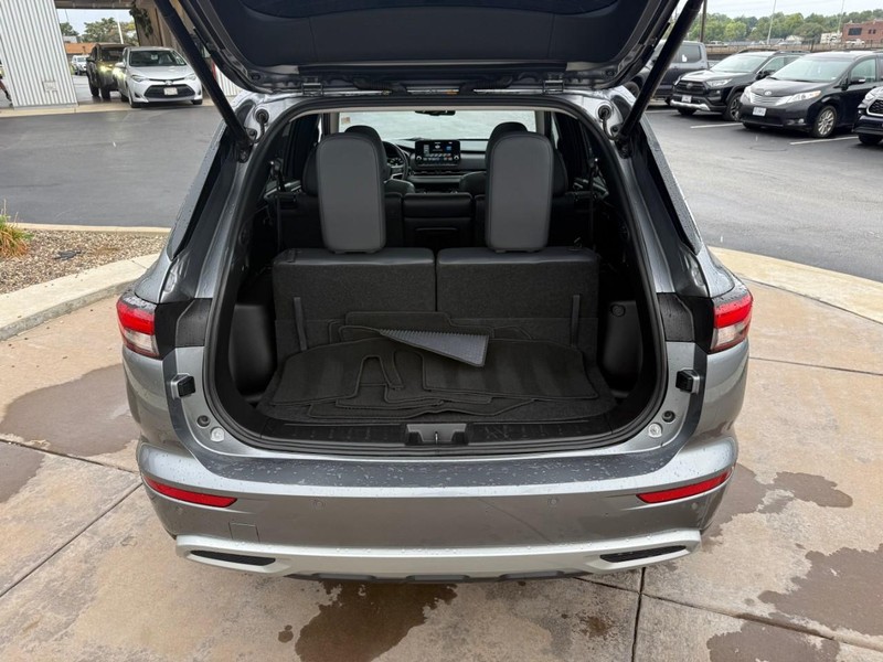 Mitsubishi Outlander Vehicle Full-screen Gallery Image 07