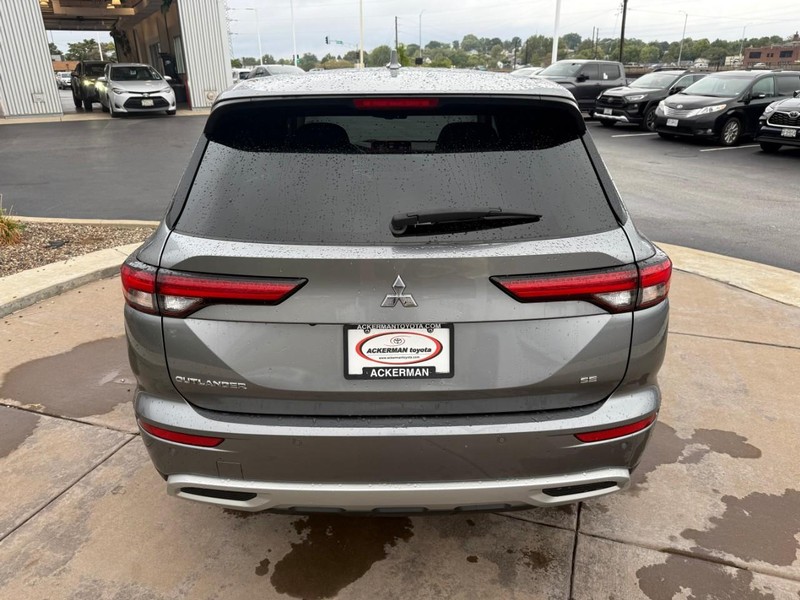 Mitsubishi Outlander Vehicle Full-screen Gallery Image 08