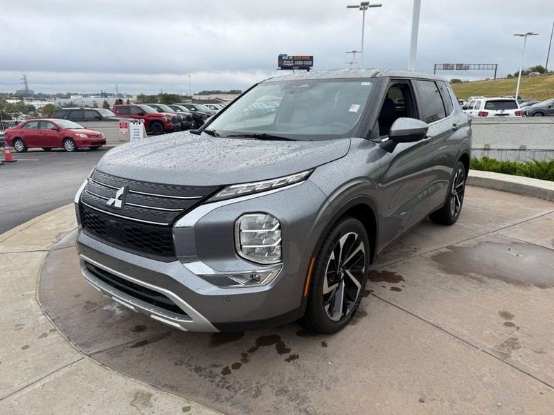 Mitsubishi Outlander Vehicle Full-screen Gallery Image 09