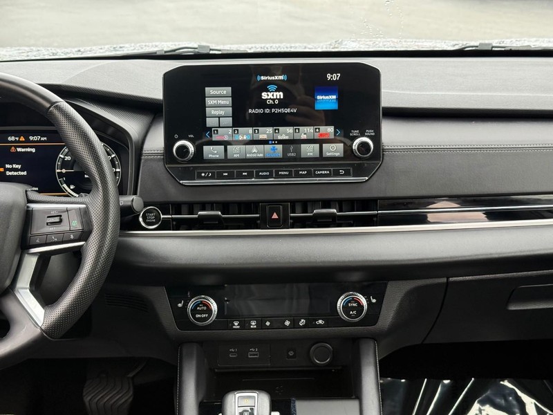 Mitsubishi Outlander Vehicle Full-screen Gallery Image 14