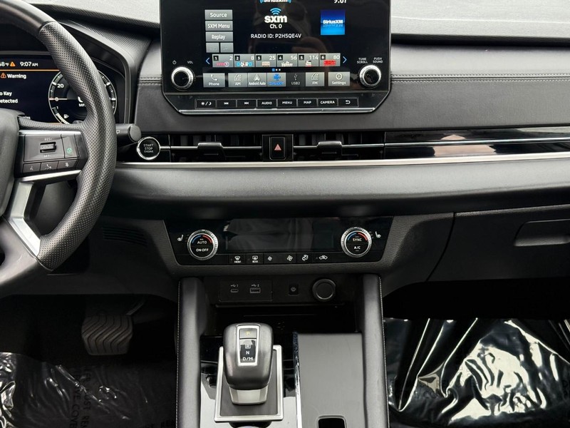 Mitsubishi Outlander Vehicle Full-screen Gallery Image 15