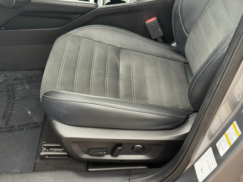 Mitsubishi Outlander Vehicle Full-screen Gallery Image 19