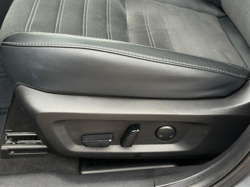 Mitsubishi Outlander Vehicle Full-screen Gallery Image 20