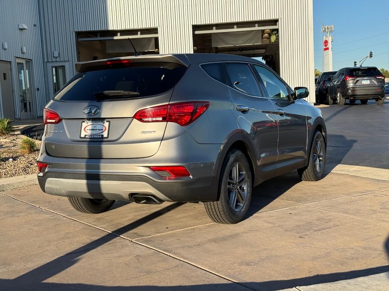 Hyundai Santa Fe Sport Vehicle Full-screen Gallery Image 03