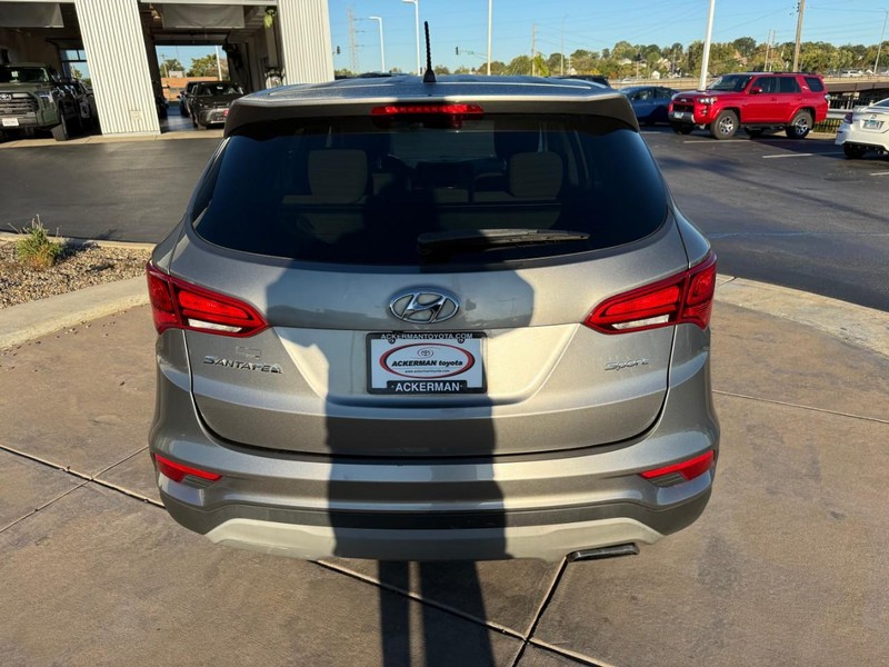 Hyundai Santa Fe Sport Vehicle Full-screen Gallery Image 06