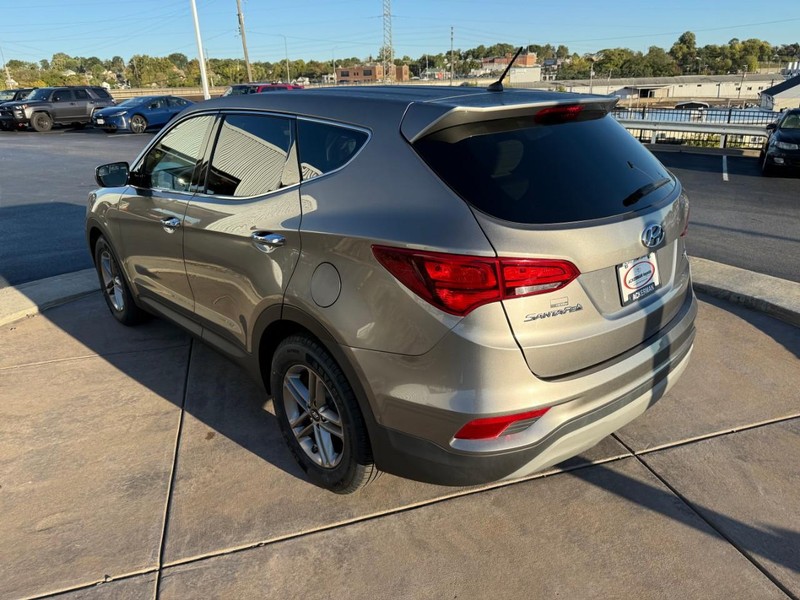 Hyundai Santa Fe Sport Vehicle Full-screen Gallery Image 07