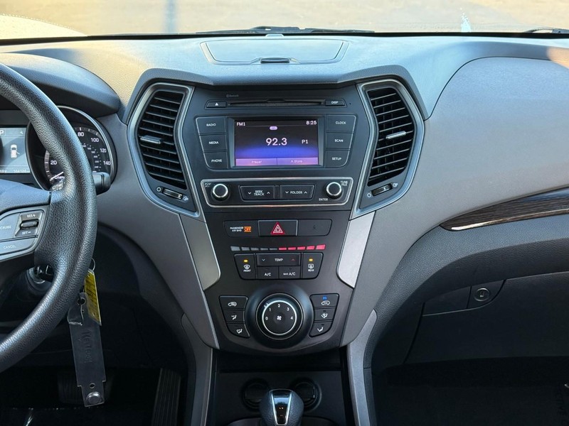 Hyundai Santa Fe Sport Vehicle Full-screen Gallery Image 13