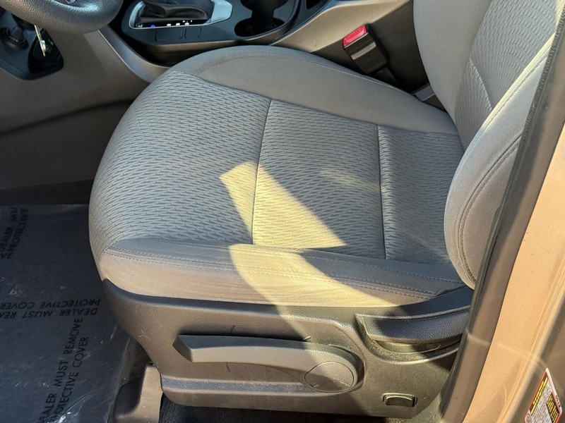 Hyundai Santa Fe Sport Vehicle Full-screen Gallery Image 17