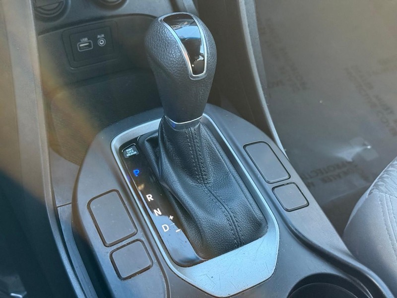 Hyundai Santa Fe Sport Vehicle Full-screen Gallery Image 21