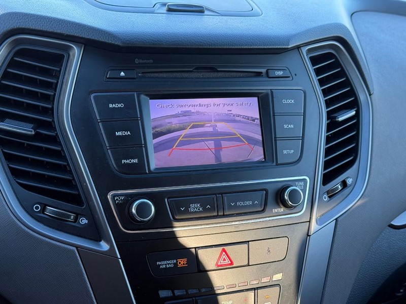 Hyundai Santa Fe Sport Vehicle Full-screen Gallery Image 22