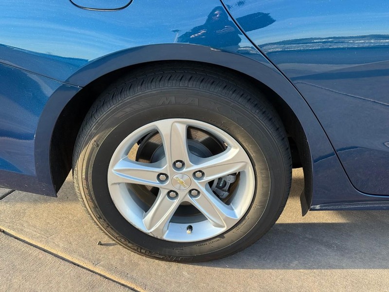 Chevrolet Malibu Vehicle Full-screen Gallery Image 04