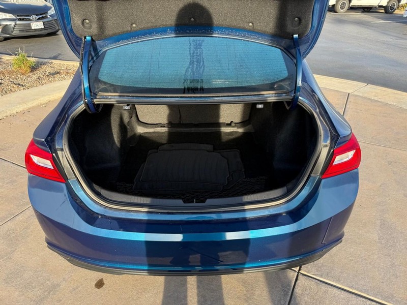 Chevrolet Malibu Vehicle Full-screen Gallery Image 07