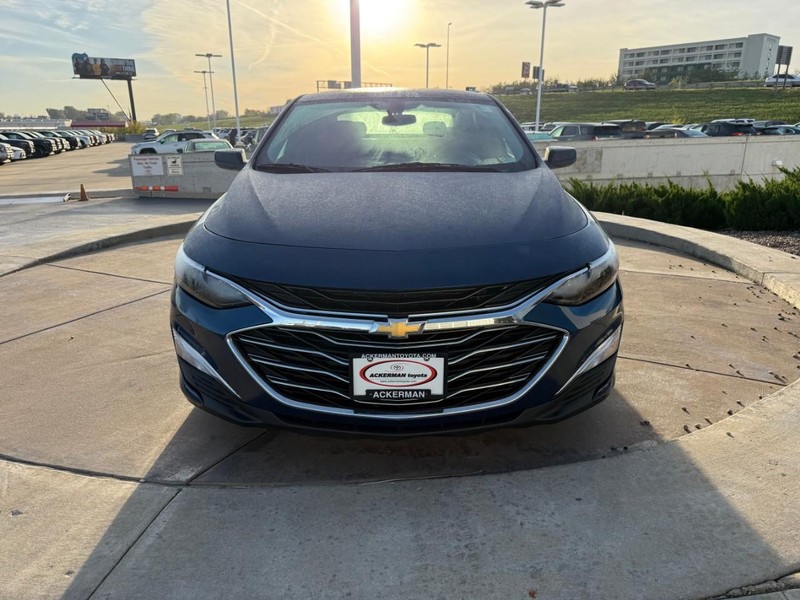 Chevrolet Malibu Vehicle Full-screen Gallery Image 10