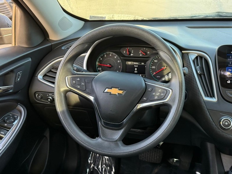 Chevrolet Malibu Vehicle Full-screen Gallery Image 13