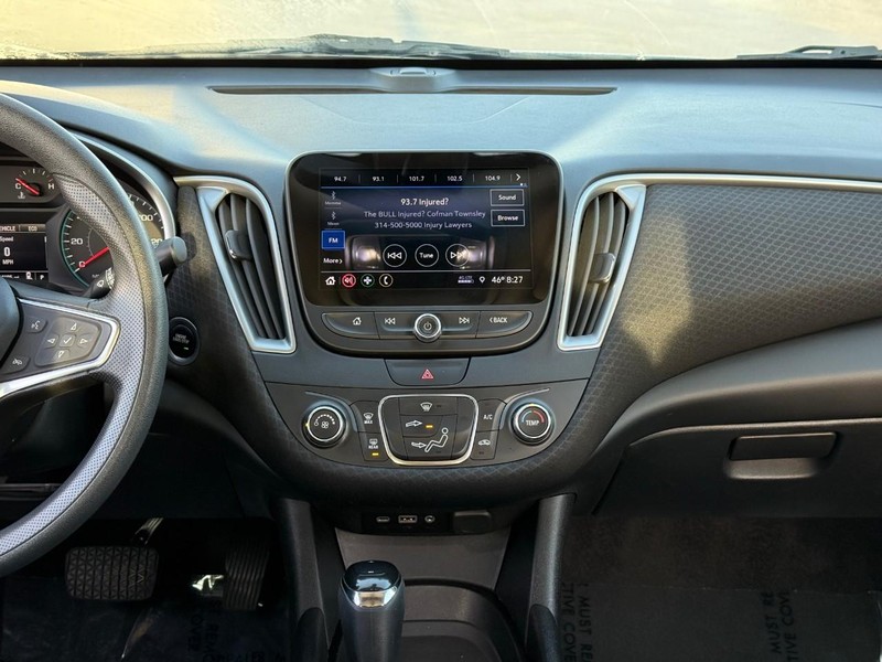 Chevrolet Malibu Vehicle Full-screen Gallery Image 14