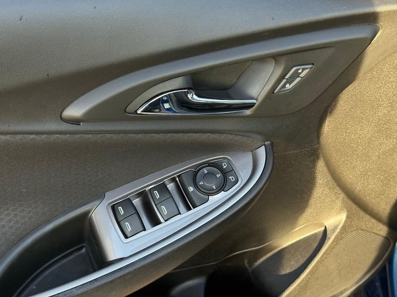 Chevrolet Malibu Vehicle Full-screen Gallery Image 16