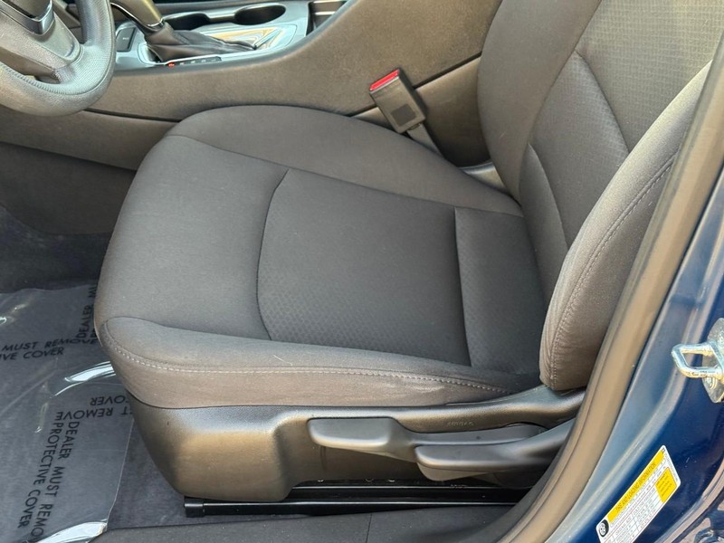 Chevrolet Malibu Vehicle Full-screen Gallery Image 17