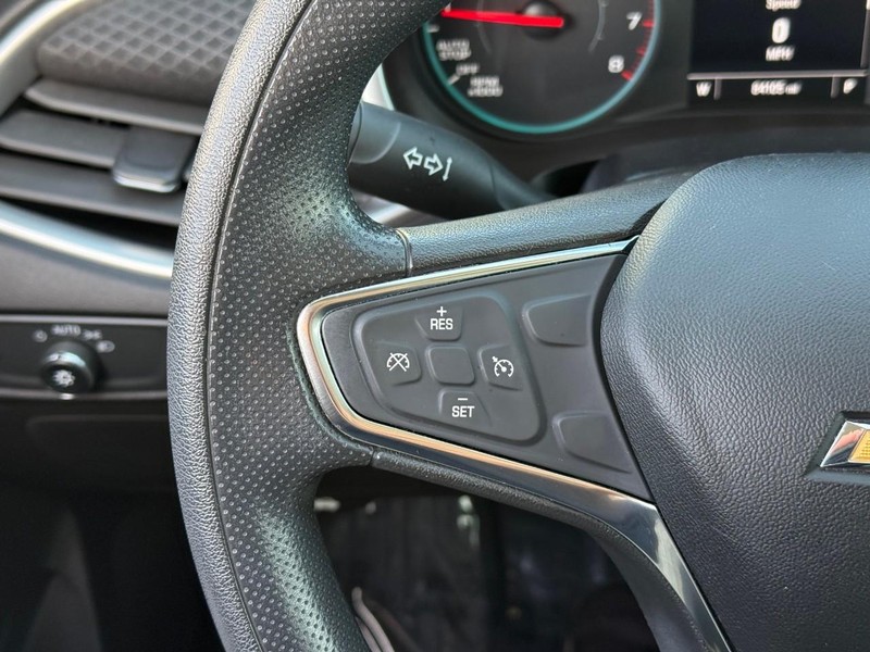 Chevrolet Malibu Vehicle Full-screen Gallery Image 18