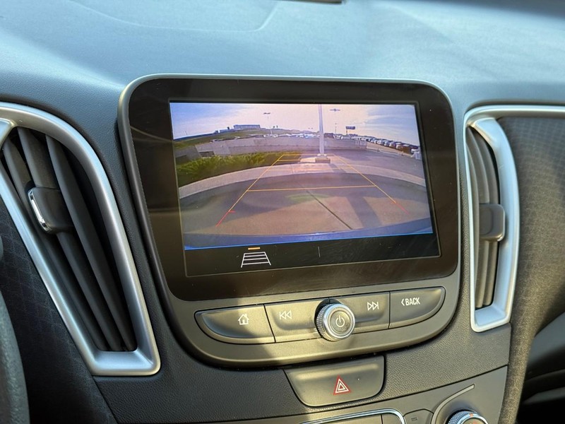 Chevrolet Malibu Vehicle Full-screen Gallery Image 22