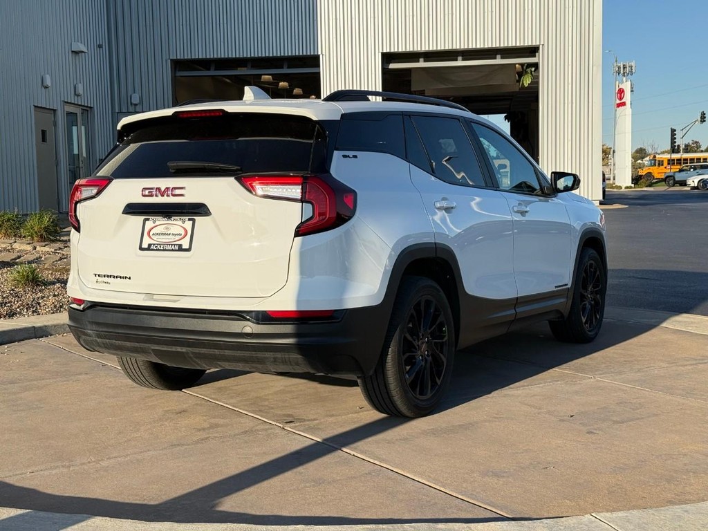 GMC Terrain Vehicle Full-screen Gallery Image 03