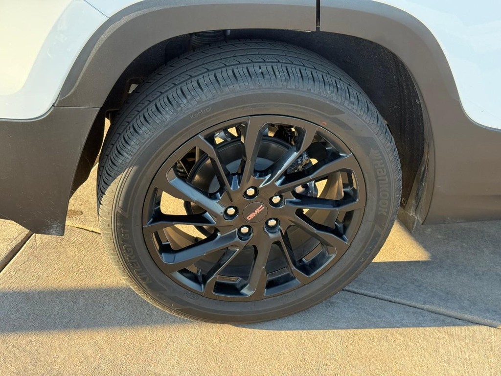 GMC Terrain Vehicle Full-screen Gallery Image 04