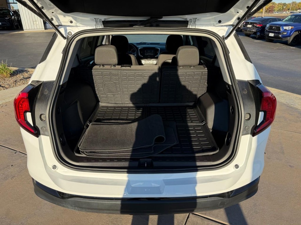 GMC Terrain Vehicle Full-screen Gallery Image 06