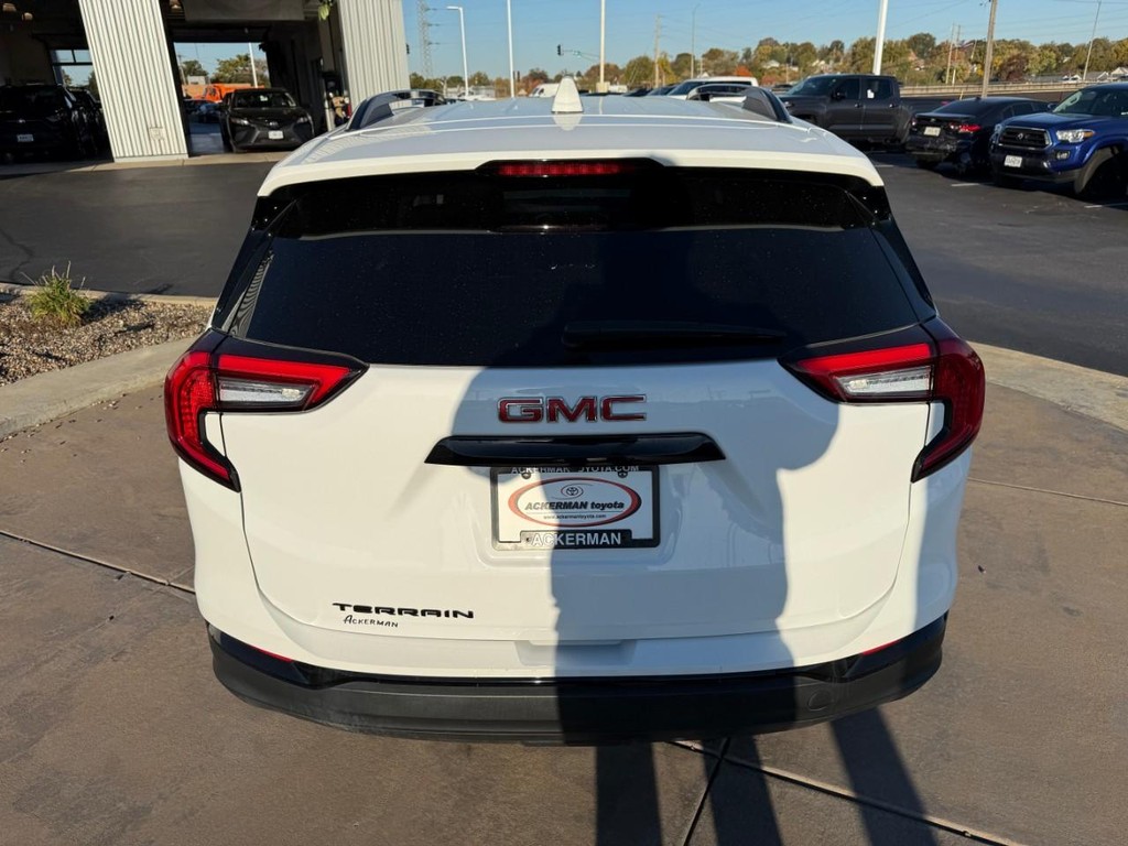 GMC Terrain Vehicle Full-screen Gallery Image 07