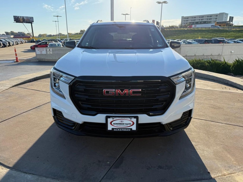 GMC Terrain Vehicle Full-screen Gallery Image 10